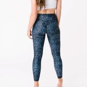 Zyia Active Scrunchy What Leopard Brilliant Leggings. Size 4. NWOT